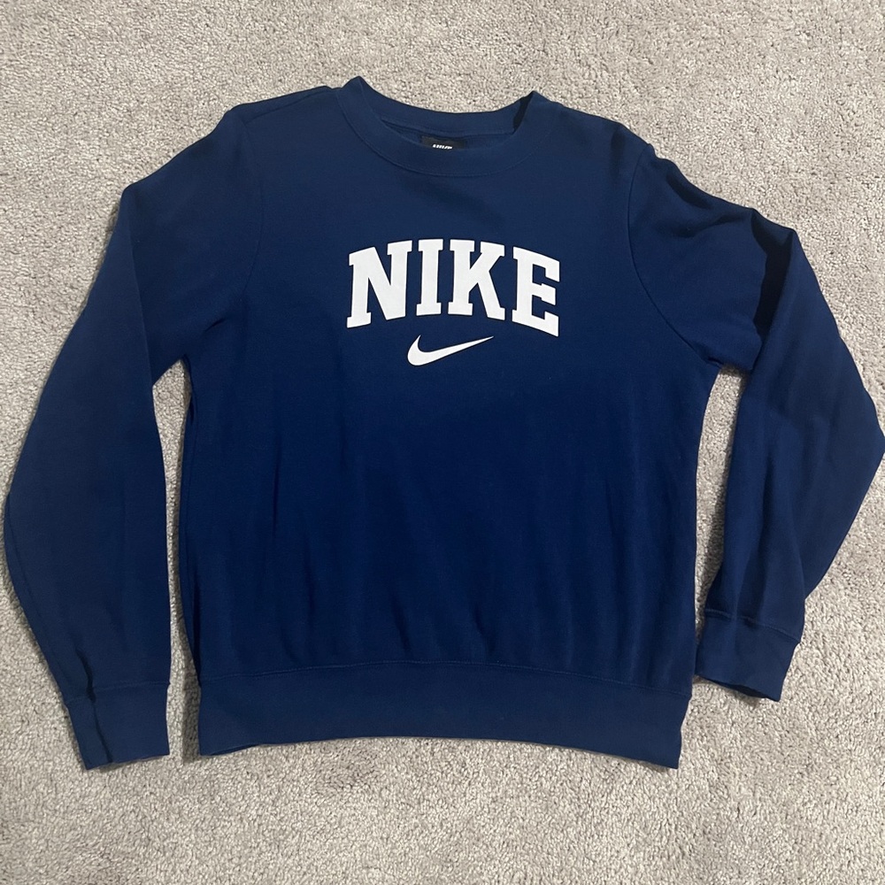 Women’s Nike crewneck lightweight sweatshirt